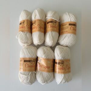 Bouquet Chunky Spun Yarn Off White 7
Skeins Wool Acrylic Blend Vintage